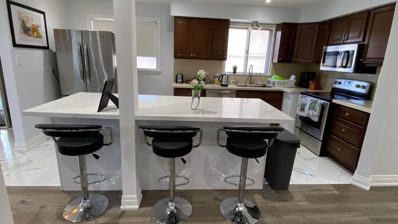 Spectacular 3 Bedroom 2 Wr House - Close To Airport Toronto Exterior photo