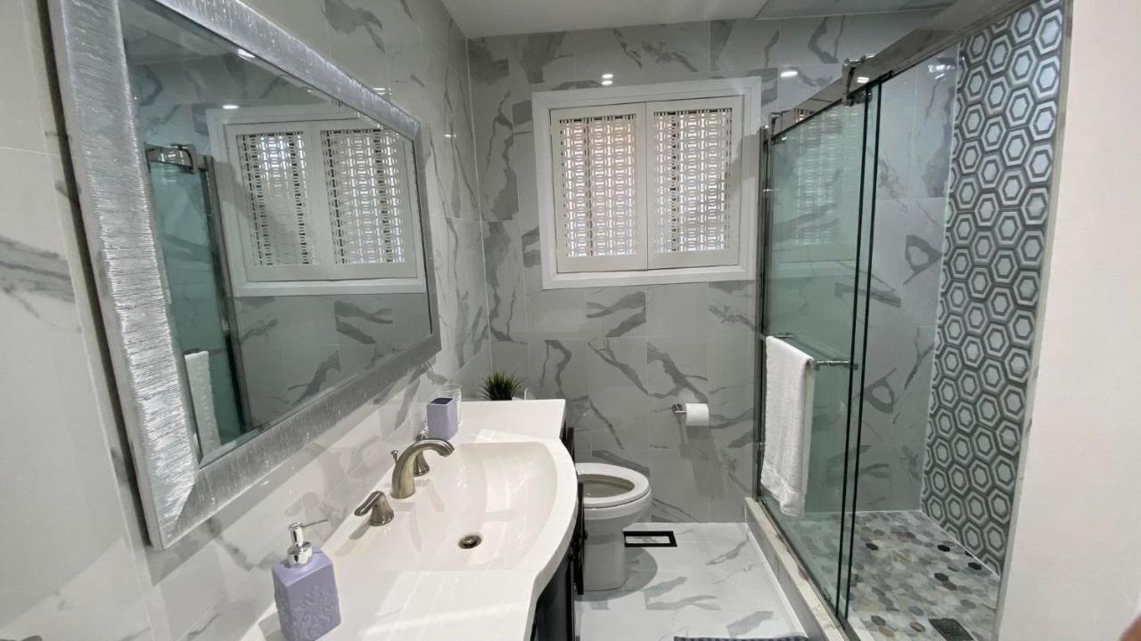 Spectacular 3 Bedroom 2 Wr House - Close To Airport Toronto Exterior photo