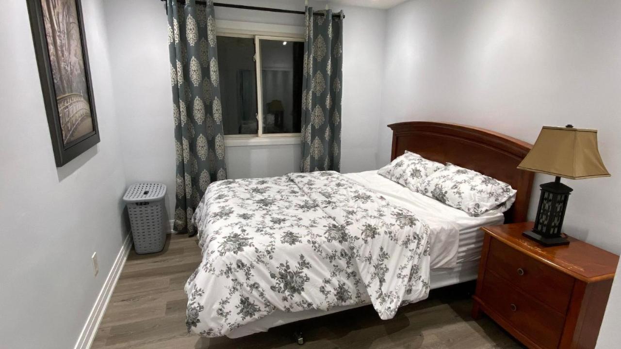 Spectacular 3 Bedroom 2 Wr House - Close To Airport Toronto Exterior photo