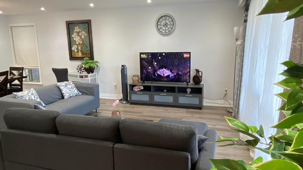 Spectacular 3 Bedroom 2 Wr House - Close To Airport Toronto Exterior photo