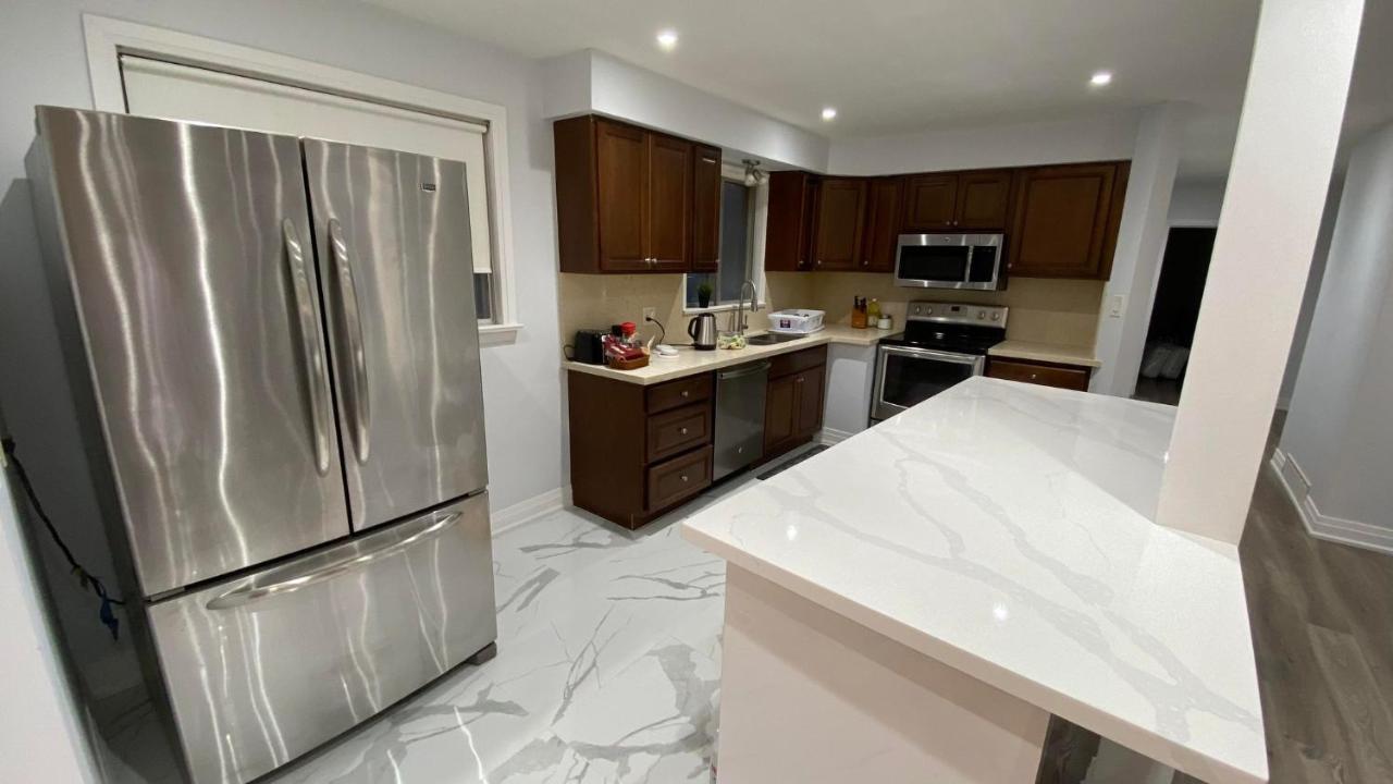 Spectacular 3 Bedroom 2 Wr House - Close To Airport Toronto Exterior photo