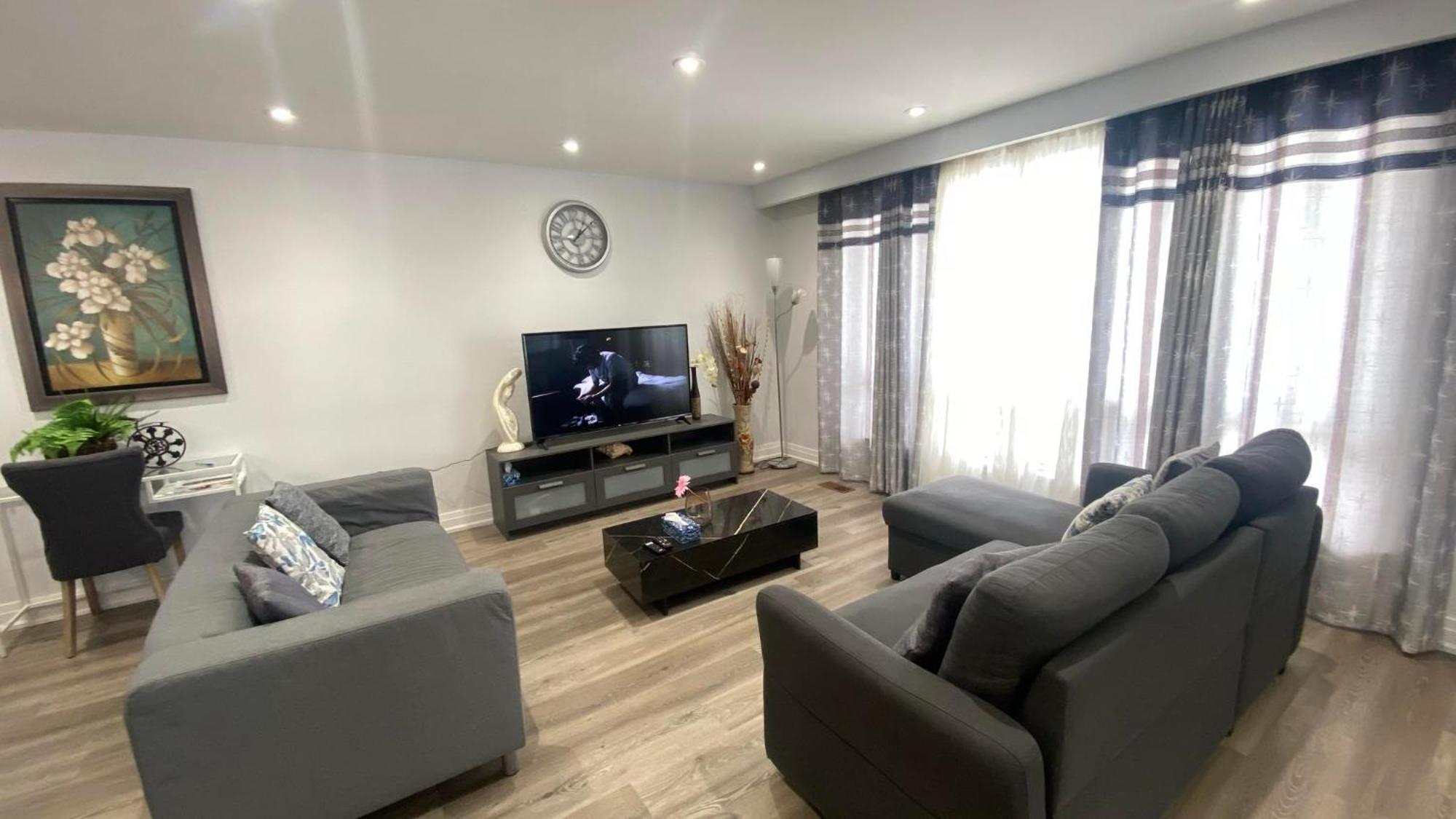 Spectacular 3 Bedroom 2 Wr House - Close To Airport Toronto Exterior photo