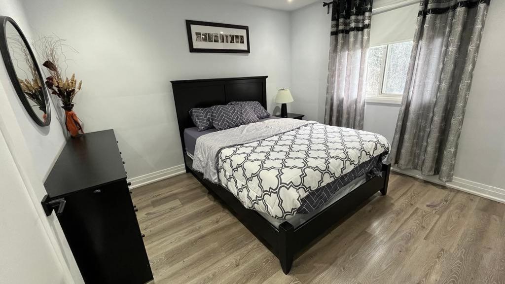 Spectacular 3 Bedroom 2 Wr House - Close To Airport Toronto Exterior photo
